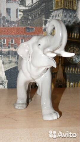 Фарфоровая статуэтка 