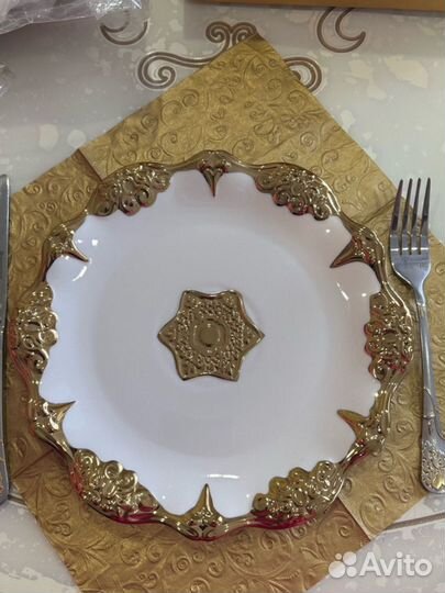 Тортница на ножке