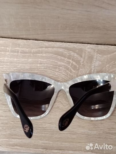 Солнцезащитные очки Blumarine со стразами