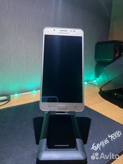 Телефон Samsung j3 2016