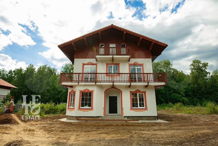 Дом 330 м² на участке 10 сот.