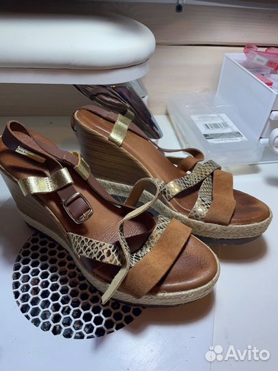 Босоножки женские