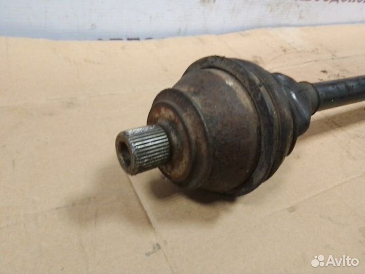 Полуось привод передний левый Mercedes-Benz Vito