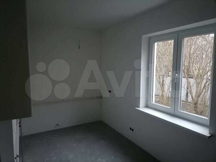 4-к. квартира, 100 м², 1/3 эт.