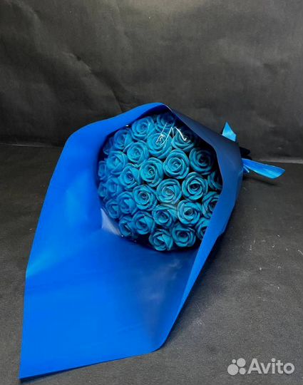 Букет - 29 Синих Роз из Белого Шоколада