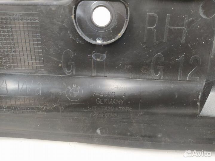 Б/У Накладка декоративная Под капотом, правая