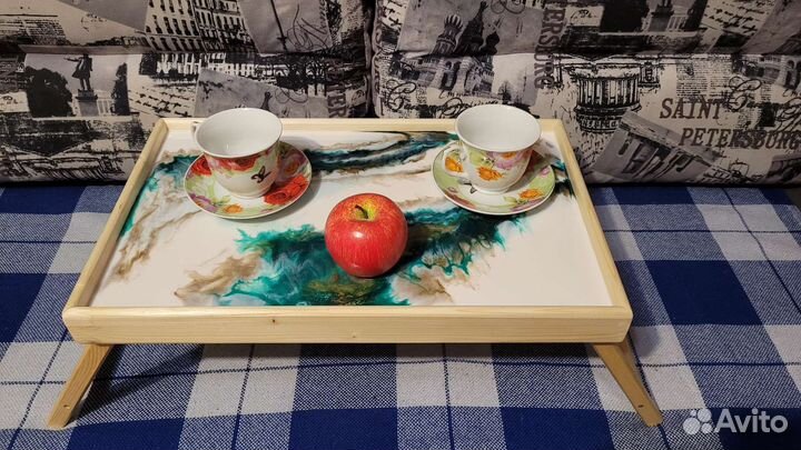 Поднос деревянный на ножках