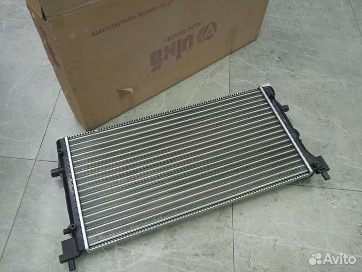 Volkswagen polo капот 2012