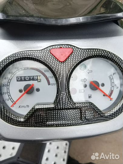 Продаю скутер zhweki