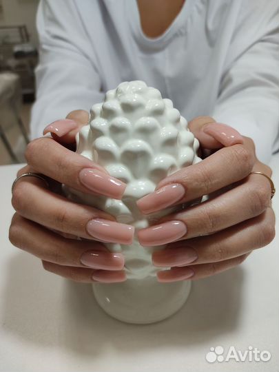 Начинающий мастер маникюра