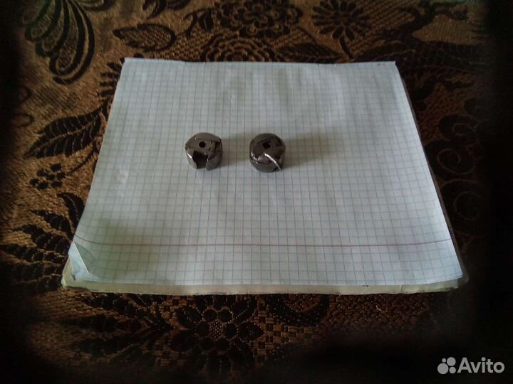 Лапки для швейных машин, нитки, пуговицы, челнок