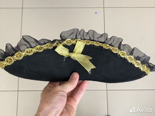 Пиратская шляпа и ковбойская шляпа