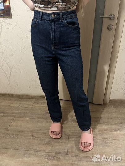Джинсы mom