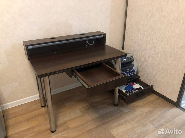 Компьютерный стол регулируемый по высоте