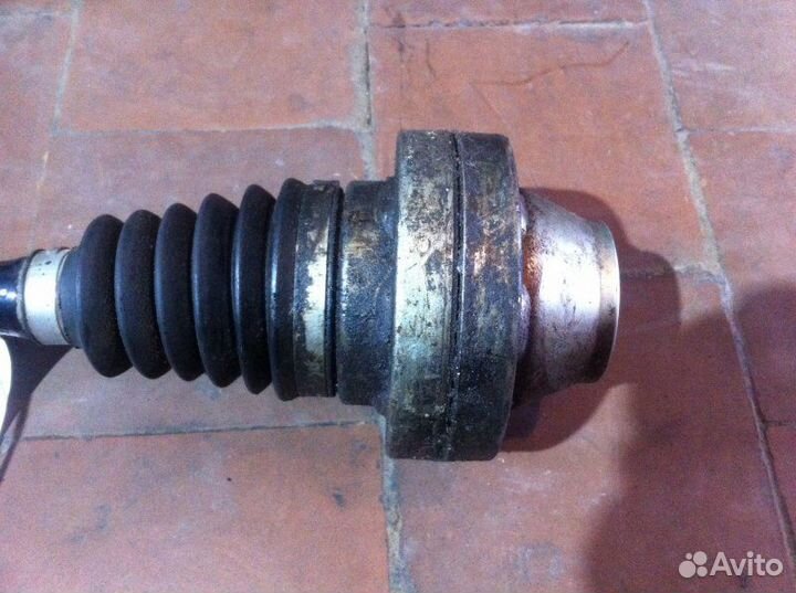 Вал приводной (Полуось) передний Volkswagen