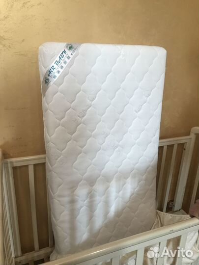 Кроватка детская Baby Luce с маятником