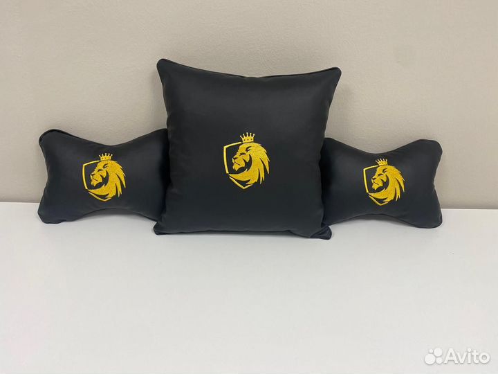 Подушка и подголовники автомобиль
