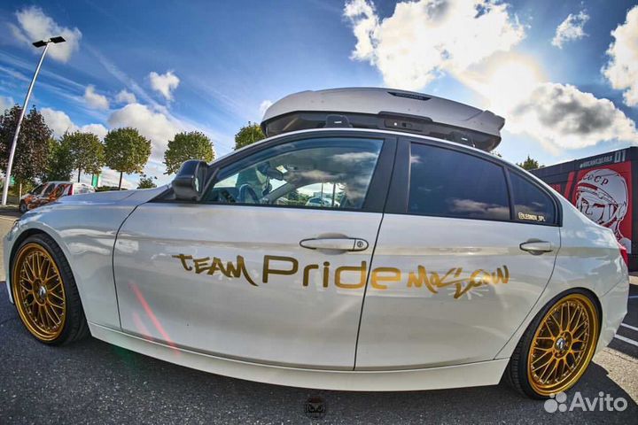 Изготовление наклеек на авто