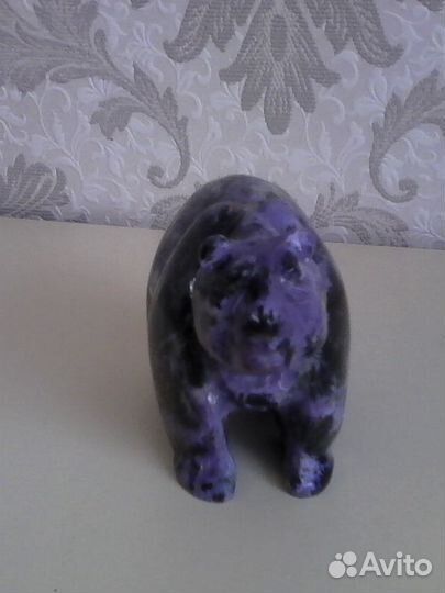 Медведь из чароита. 9,0х6,5х4,5 см