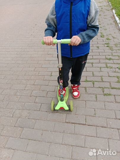 Самокат со светящимися колёсами
