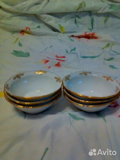 Салатники фарфоровые 1 большой и 6 маленьких