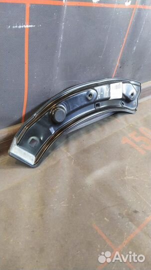 Кронштейн панели радиатора верхний - Audi Q3