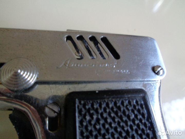 Бензиновая зажигалка пистолет, старая