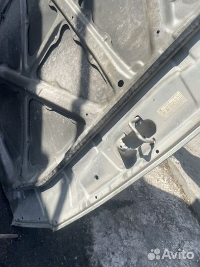 Капот на toyota carina