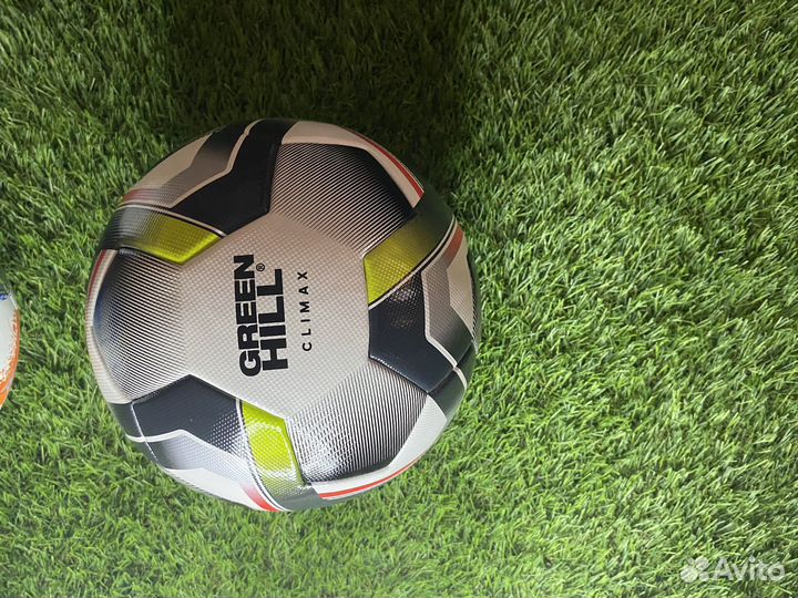 Футбольные мячи