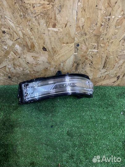 Повторитель поворота в зеркало левый RAM 2019+