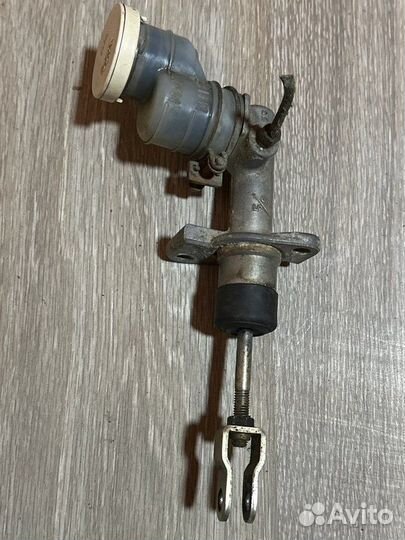 Главный цилиндр сцепления Mitsubishi Galant E32A