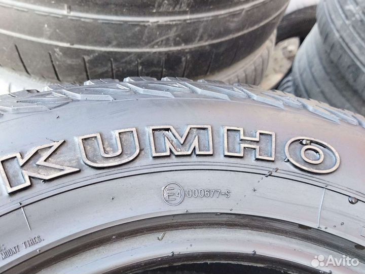 Kumho Road Venture SAT KL61 235/70 R16 104S