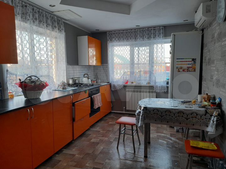 3-к. квартира, 100 м², 1/1 эт.