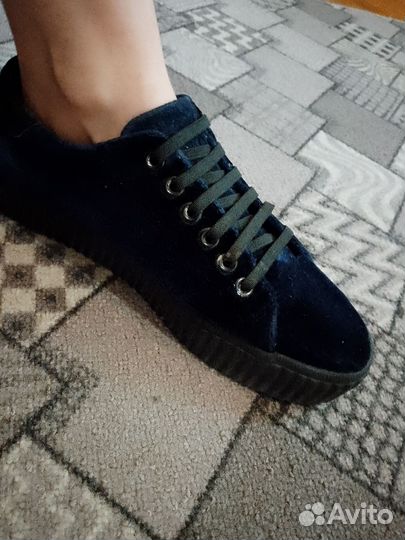 Кроссовки женские