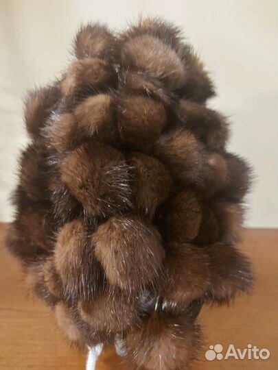 Шапка из норковых шариков коричневая 52
