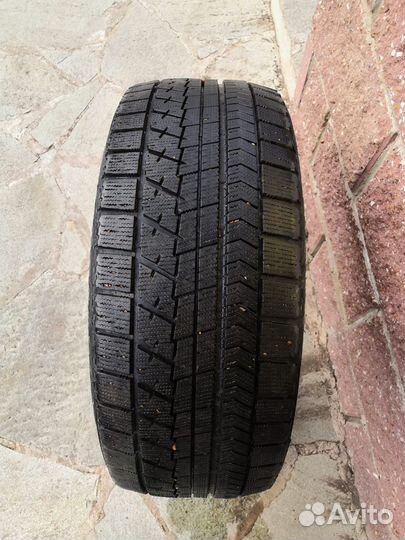 Bridgestone Blizzak VRX2 245/45 R18