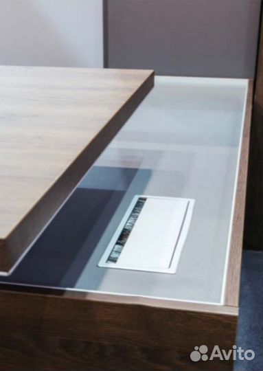 Стол руководителя с опорной тумбой