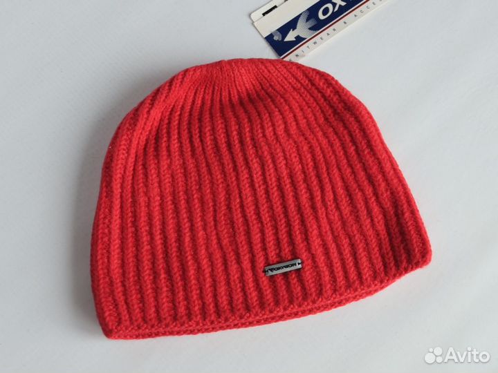 Теплая вязаная шапка 