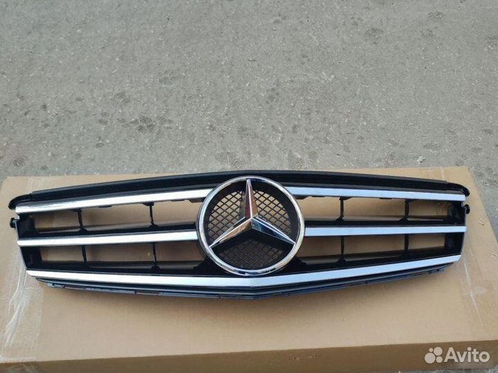 Решетка радиатора Mercedes C W204