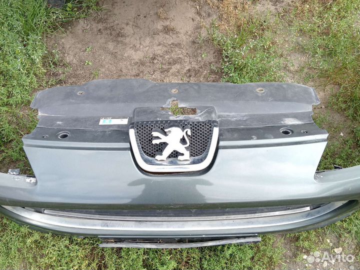 Передний бампер на пежо 407 2.0