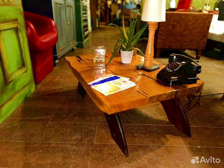 Низкий столик из массива