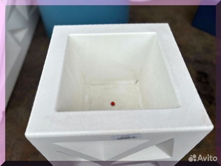 Белое кашпо для улицы