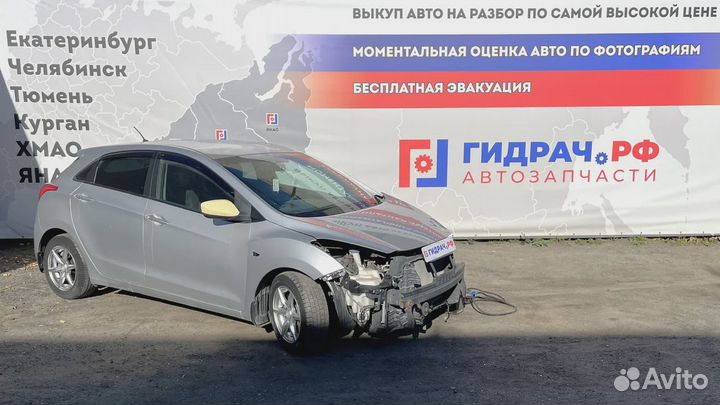 Стекло двери передней правой Hyundai i30 (GD) 82421A6000