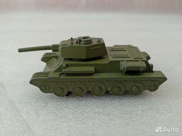 Игрушечный танк т-34 масштаб 1/72 СССР 70е годы