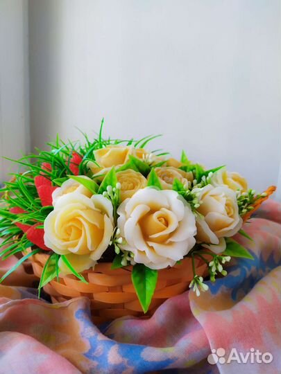 Букет цветов из мыла в корзине