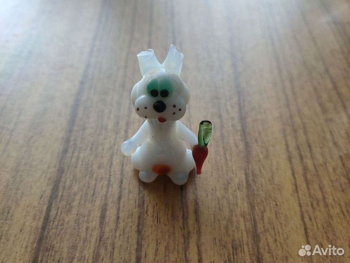 Стеклянные игрушки-статуэтки