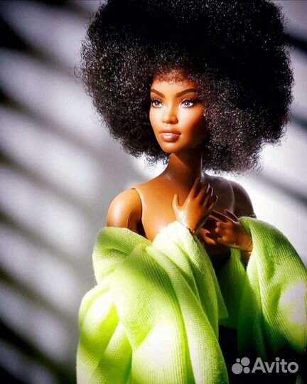 Кукла Looks Барби Лукс #2 Пышная брюнетка Эль