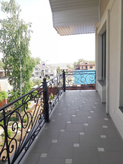 Коттедж 360 м² на участке 15 сот.