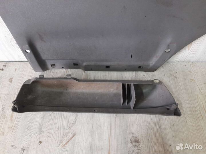 Обшивка двери левая Ford Transit 94-00