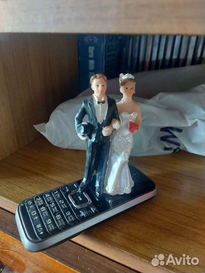 Фарфоровая статуэтка жених и невеста
